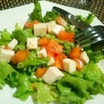 秋のヘルシーサラダ、柿と豆腐のサラダ